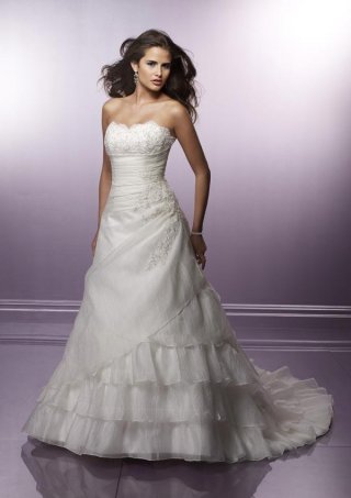 A-Line/Princess Strapless Layered Organza wedding dress