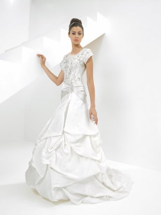 Embroideried Ball Gown Modest Wedding Dress WIth Sleeves