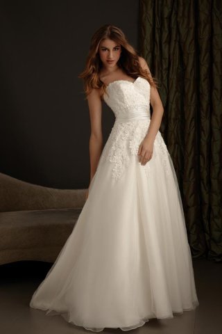 Sweetheart Neckline Sash Lace Applique Wedding Dress