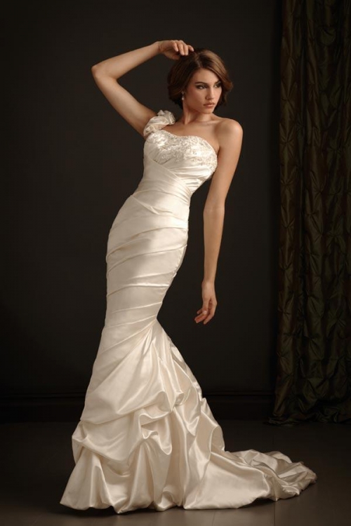 Elegant Fitted One shoulder Mermaid /Trumpet Wedding Dress