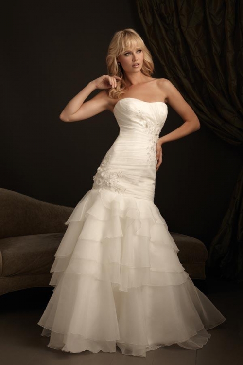 Scoop Beaded Appliques Layers of Organza Sheath Wedding Dress