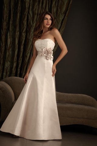 Scoop Neckline Embroidery Floral Fitted Wedding Dress