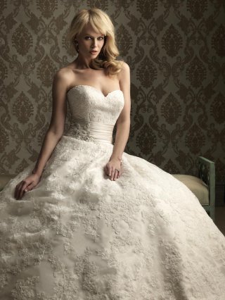 Fabulous Sweetheart Lace Applique Ball Gown Wedding Dress