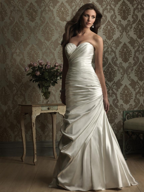Stunning Satin Sweetheart Fitted Sheath Wedding Dress