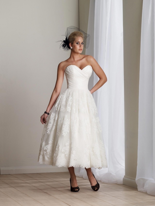 Ivory Wedding Dress Short Lace Appliques Tulle Sweetheart