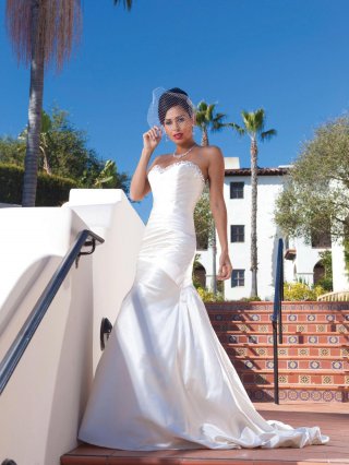 Elegant Wedding Dresses Beading Strapless Mermaid Gown
