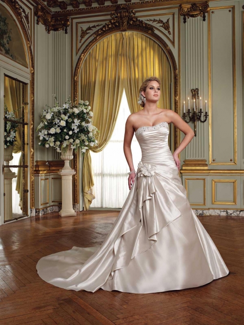 Elegant Wedding Gown A-line Flowers Satin Strapless