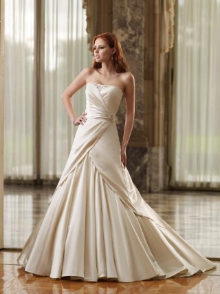 Modern Strapless Crystal Brooch Satin A-line/Princess Wedding Dress
