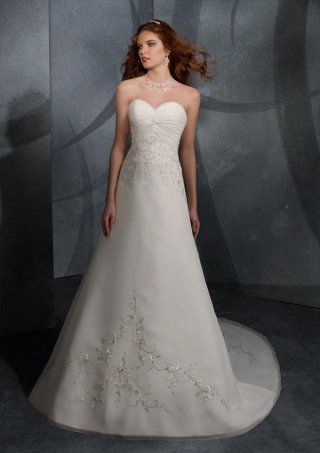 Strapless EmbroiderIed Chiffon A-line/Princess Wedding Dress