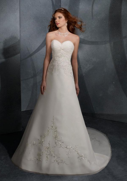 Strapless EmbroiderIed Chiffon A-line/Princess Wedding Dress