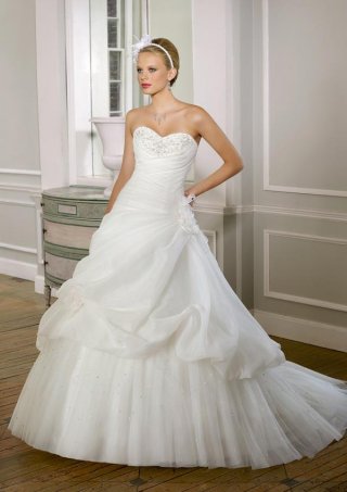 Sweetheart Neckline Embroidered Organza Tulle Designer Wedding Dress