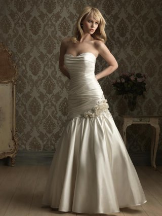 Elegant Sweetheart Flower Ruffles Fitted A line Wedding Dress