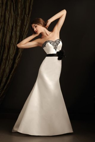 Sweehteart Neckline Embroidery Black and Ivory Wedding Dress