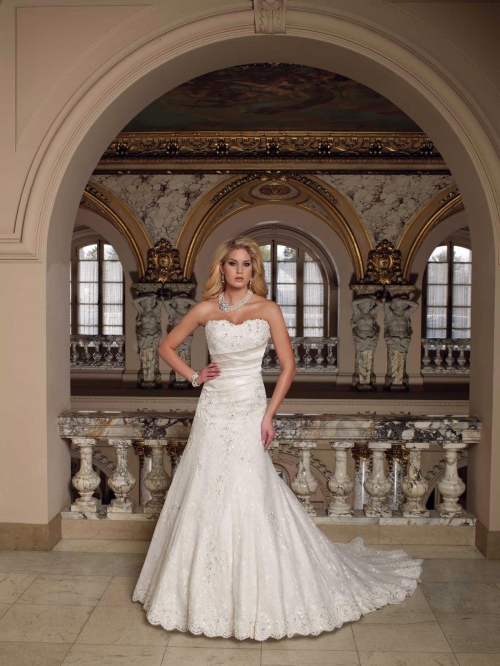 Luxurious Wedding Gowns A-line Embroidery Lace Satin Strapless