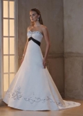 A-line/Princess Sweetheart Sash Embroidery Wedding Dress