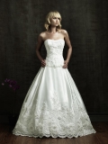 Scoop Necline Beaded Ball Gown Wedding Dress