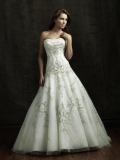 Scoop Neckline Beaded Embroidery Ball Gown Wedding Dress