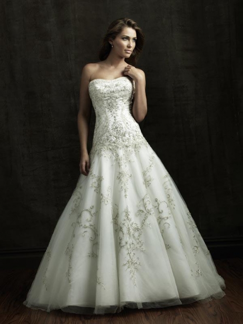 Scoop Neckline Beaded Embroidery Ball Gown Wedding Dress