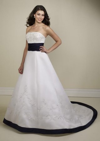Empire Waist Embroidery Black and White Wedding Dress