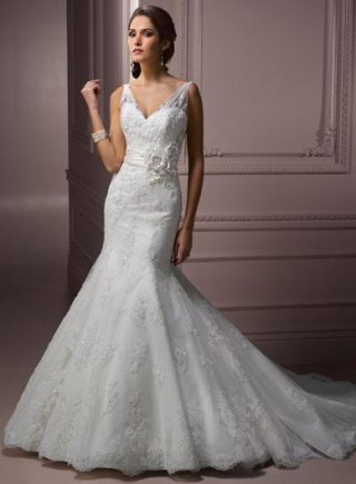 V neck Flower Applique Lace Mermaid/Trumpet Wedding Gown