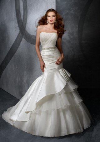 Strapless Beaded Sash Mermaid/Trumpet Wedding Dress