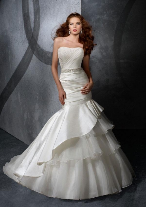Strapless Beaded Sash Mermaid/Trumpet Wedding Dress