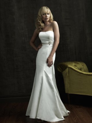 Strapless Crystal brooch Column/Sheath Wedding Dress