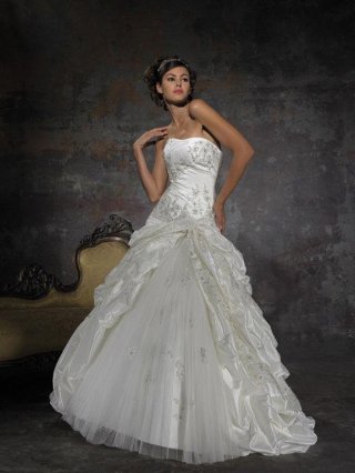 Strapless Embroidered Ball Gown Vintage Wedding Dresses