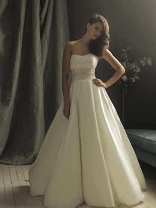 Romantic Beaded Taffeta Ball Gown Vintage Wedding Dresses