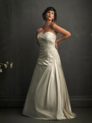 Gorgeous Strapless Unique Ball Gown Plus Size Wedding Dress