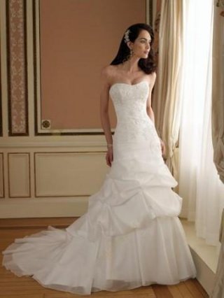 White A line sweetheart organza taffeta lace bridal gown