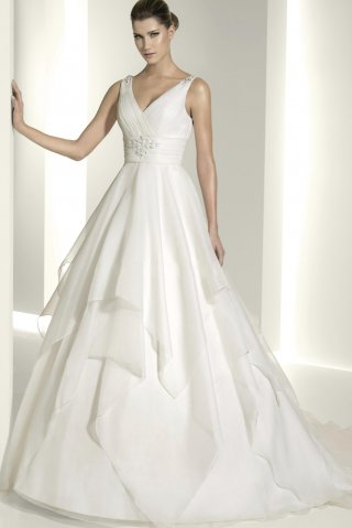 A-Line/Princess V-Neck Chapel Chiffon Bridal Gowns