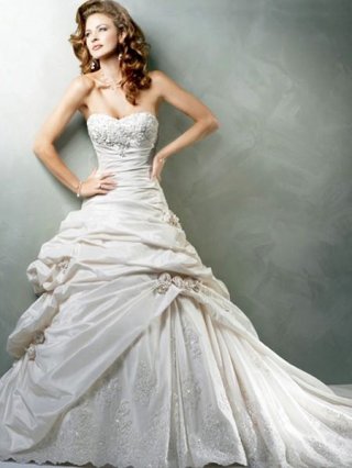 2011 Fashin Design Ivory Strapless Ball Gown Beaded Embroider Applique Chapel Train Wedding Dress
