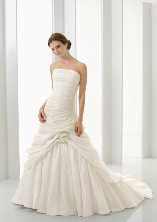 Strapless Embroidery Floral A-line/Princess Wedding Dresses (BOTS1019)