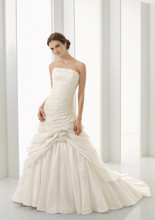 Strapless Embroidery Floral A-line/Princess Wedding Dresses (BOTS1019)