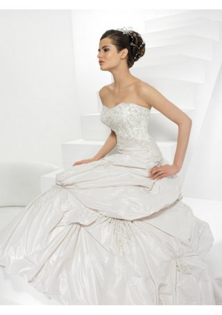 Silk-like Taffeta Sweetheart Chapel train Wedding Dress (BOTS1236)