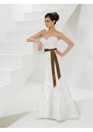 Regular Satin Sweetheart Bias cut with Embroidery Wedding Dress (BOTS1243)