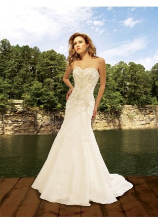 Rich Taffeta sweetheart strapless Chapel train Wedding Dress (BOTS1269)