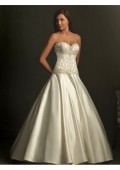 Sweetheart ball gown intricate embroidery with Swarovski crystals chapel length train Wedding Dresses (BOTS1293)