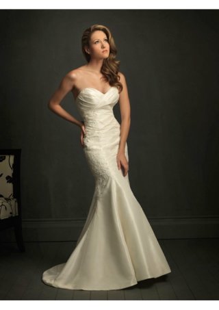 Sweetheart Mermaid with lace applique and v-shaped back Chapel train Wedding Dresses (BOTS1294)