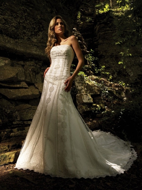 Elegant Floor Length A Line Strapless Zipper Sweep/Brush Train With Lace,Appliques Wedding Dresses