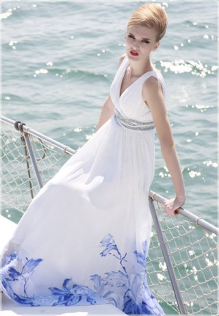 Chic and White V-neck Dress