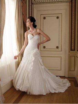 Luxurious Taffeta Sweetheart Gathered Bodice Ball Gown Wedding Dress