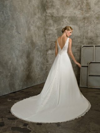 New Arrival Floor Length A-Line V-Neck Zipper Cathedral Train With Beading Wedding Dresses