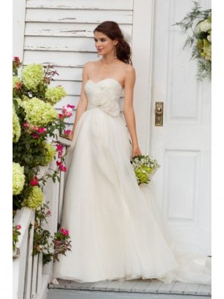Organza Strapless Sweetheart Ball Gown Wedding Dress