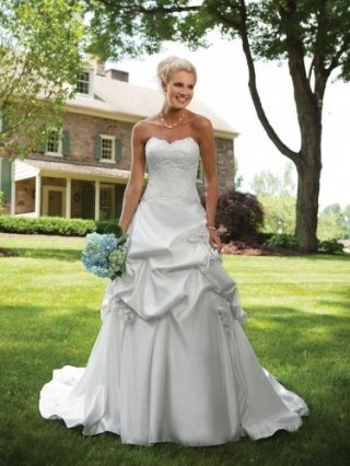Satin Sweetheart Scalloped Lace Bodice Ball Gown Wedding Dress