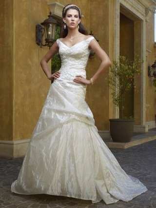 Simple Floor Length A-Line V-Neck Zipper Sweep/Brush Train With Lace,Appliques Wedding Dresses