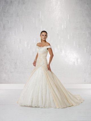 Taffeta Off-the-shoulde Ball Gown Wedding Dress