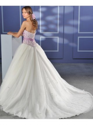 Taffeta Sweetheart Neckline Ball Gown Wedding Dress