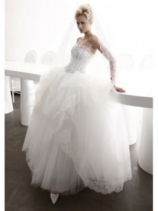 Tulle Ball Gown Strapless Straight Neckline Appliqued Bodice Wedding Dress